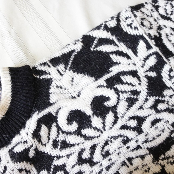 Black and white royal damask patterned sweater - Picture 6 of 8